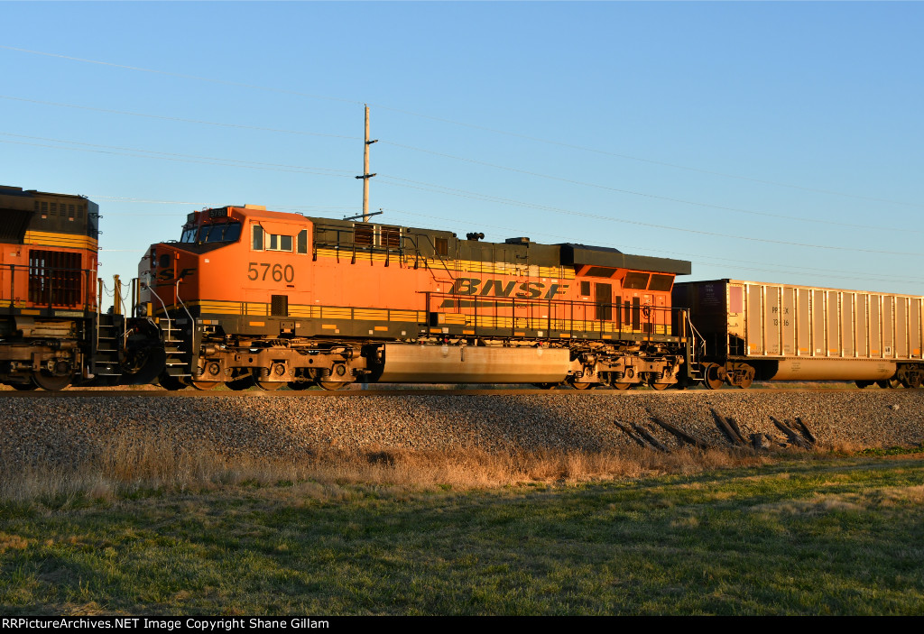 BNSF 5760 Roster shot.